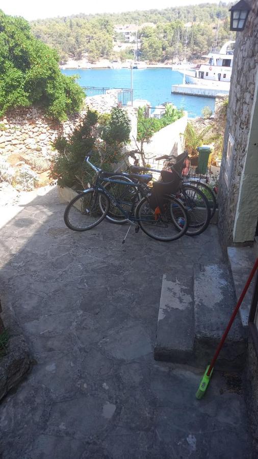 Two-Bedroom Apartment With Sea View,Big Terrase And Garden Stari Grad  Eksteriør bilde