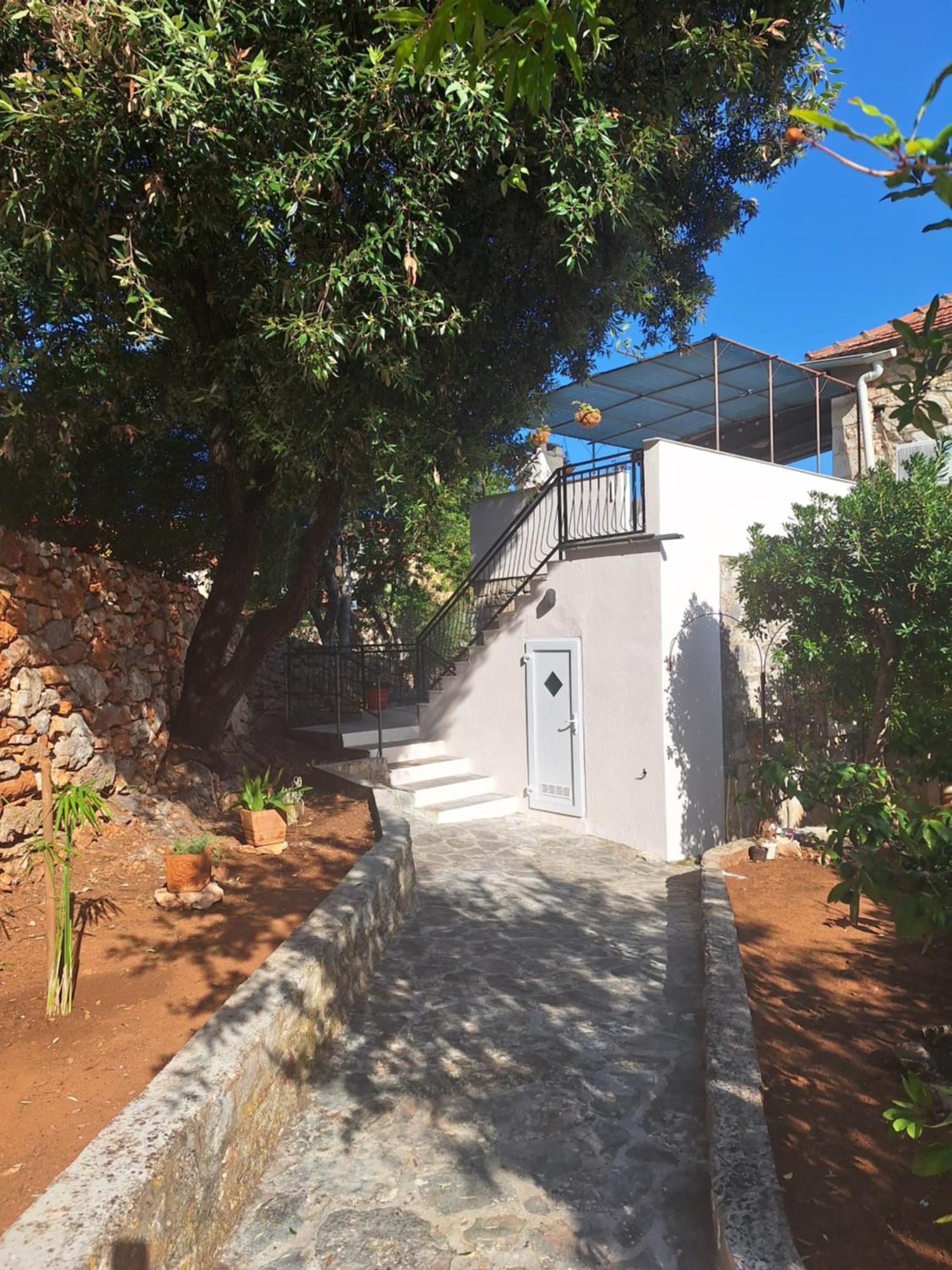 Two-Bedroom Apartment With Sea View,Big Terrase And Garden Stari Grad  Eksteriør bilde